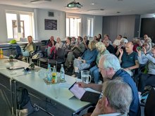 Interessiertes Publikum von ca. 35 Personen auf der Veranstaltung zur Energiewende
